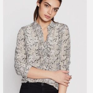Equipment femme 100% silk Snake Print button down shirt Blouse women’s size M